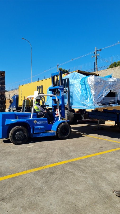 Logística e transporte seguro de equipamentos industriais